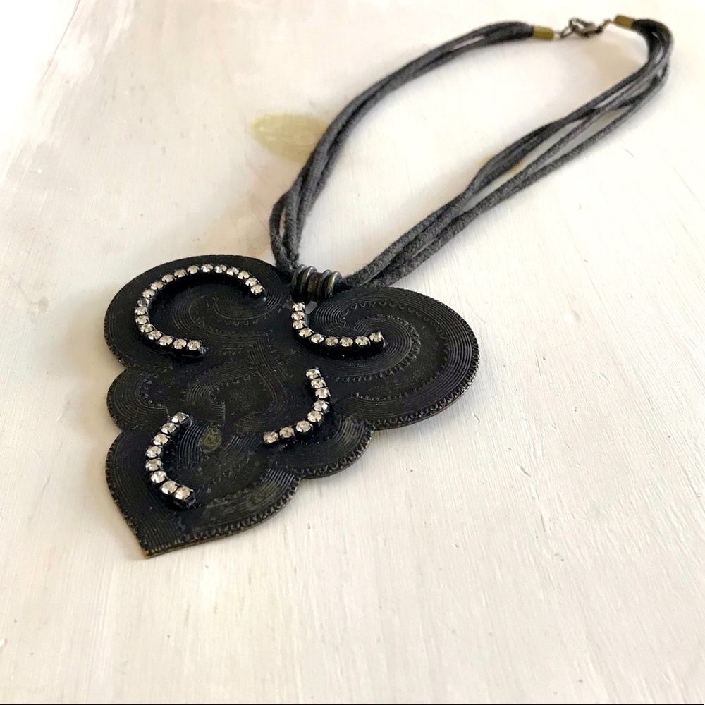 Black Pendant Necklace With Rhinestones